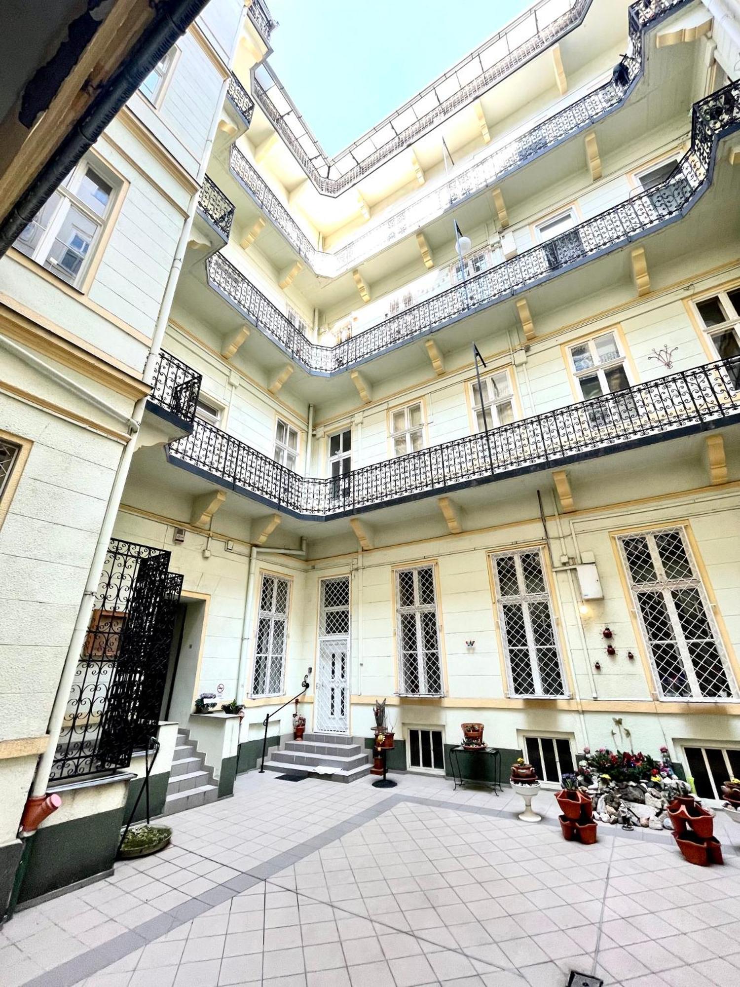 Amazing Swedish 3 Rooms Apartment In The City Center Budapeszt Zewnętrze zdjęcie